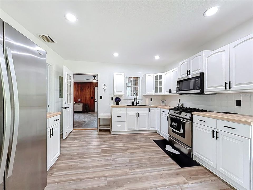 Activo con contrato: $199,900 (3 camas, 2 baños, 1612 Pies cuadrados)