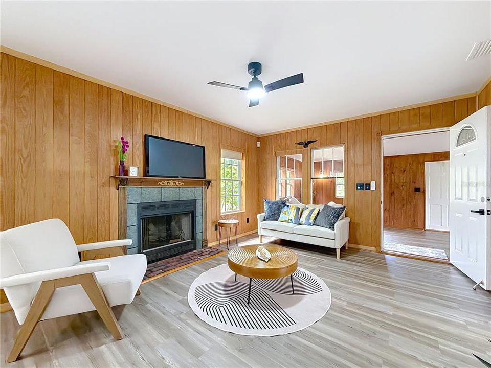 Activo con contrato: $199,900 (3 camas, 2 baños, 1612 Pies cuadrados)