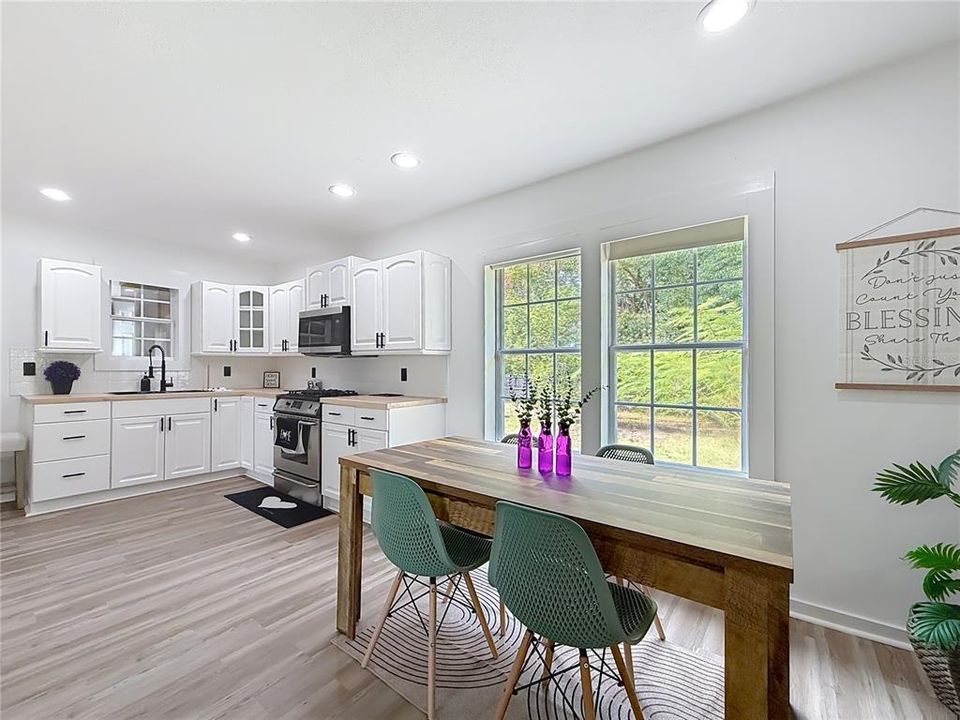 Activo con contrato: $199,900 (3 camas, 2 baños, 1612 Pies cuadrados)