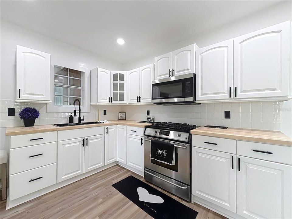 Activo con contrato: $199,900 (3 camas, 2 baños, 1612 Pies cuadrados)