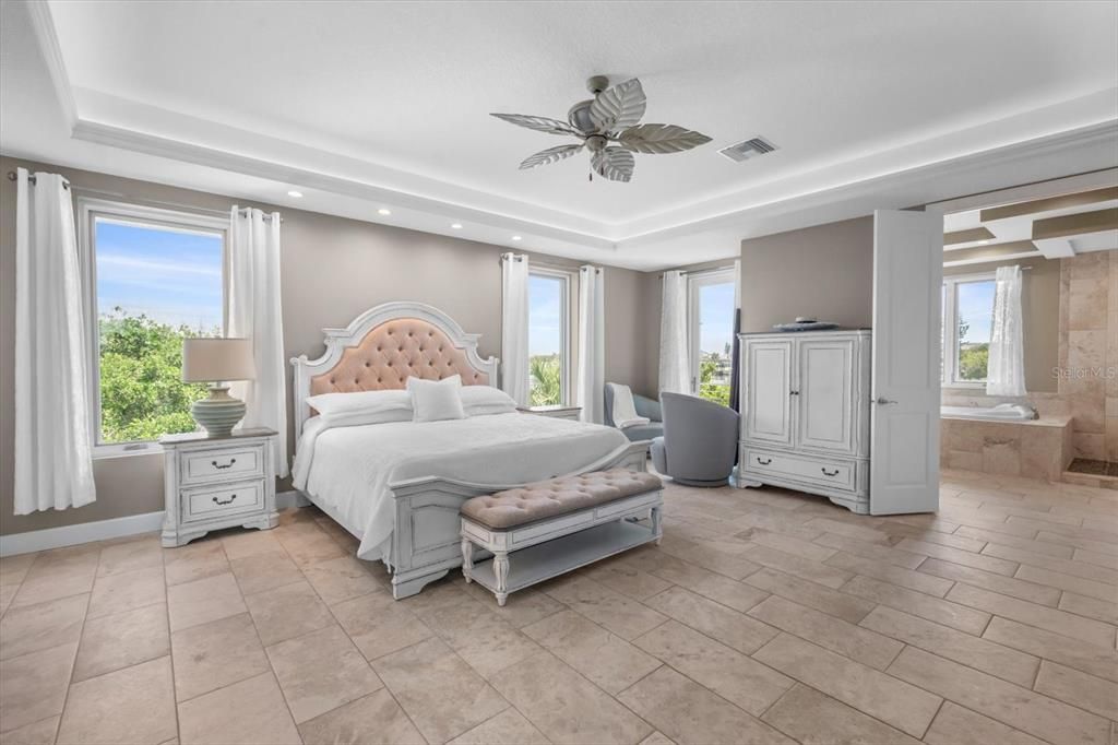 На продажу: $3,499,000 (5 спален, 4 ванн, 7634 Квадратных фут)