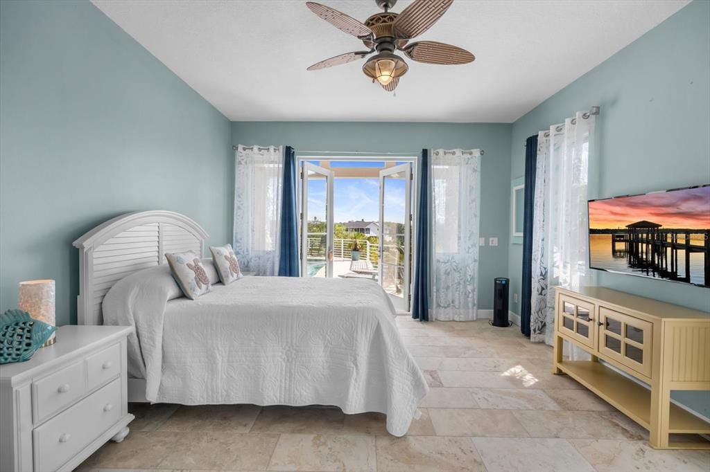 На продажу: $3,499,000 (5 спален, 4 ванн, 7634 Квадратных фут)