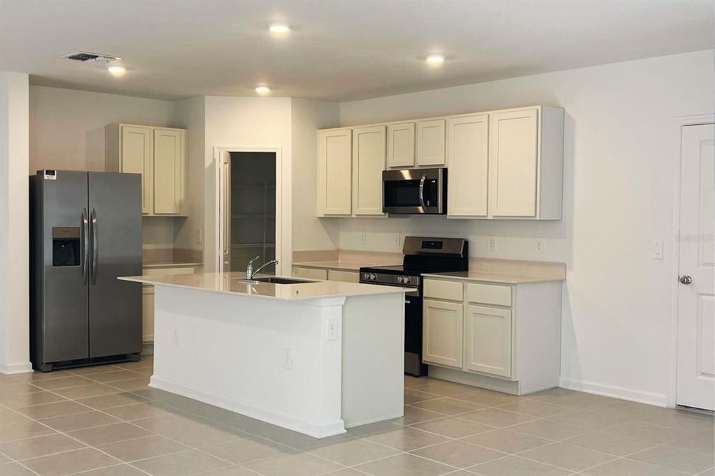 出租: $2,050 (4 贝兹, 2 浴室, 1880 平方英尺)