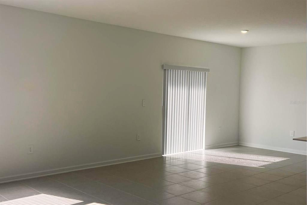 出租: $2,050 (4 贝兹, 2 浴室, 1880 平方英尺)