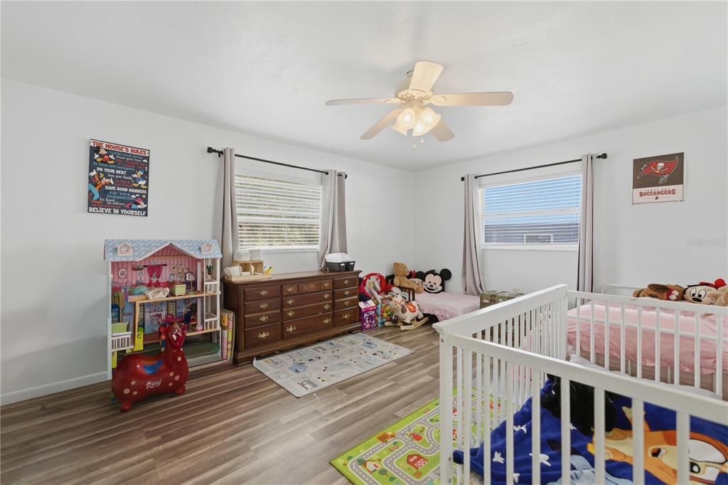 待售: $219,000 (2 贝兹, 1 浴室, 1226 平方英尺)