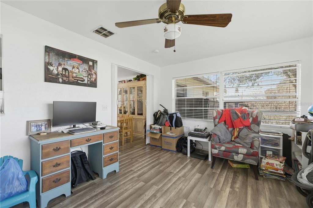 待售: $219,000 (2 贝兹, 1 浴室, 1226 平方英尺)