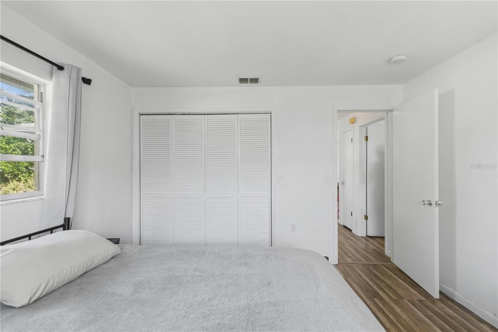 待售: $219,000 (2 贝兹, 1 浴室, 1226 平方英尺)