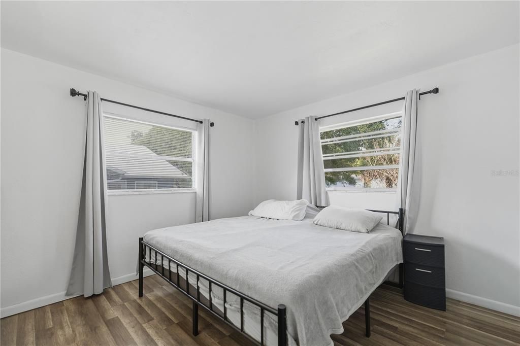 待售: $219,000 (2 贝兹, 1 浴室, 1226 平方英尺)