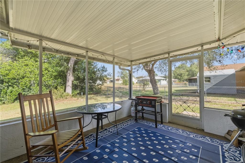 待售: $219,000 (2 贝兹, 1 浴室, 1226 平方英尺)