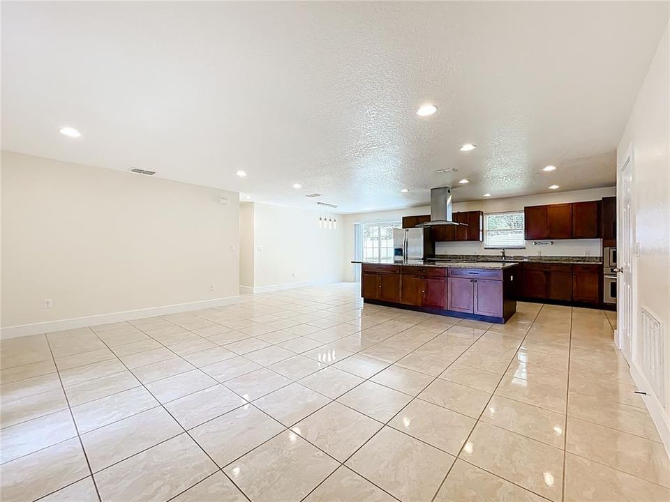 For Rent: $2,200 (3 beds, 2 baths, 1544 Square Feet)