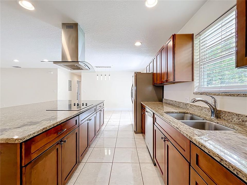 For Rent: $2,200 (3 beds, 2 baths, 1544 Square Feet)