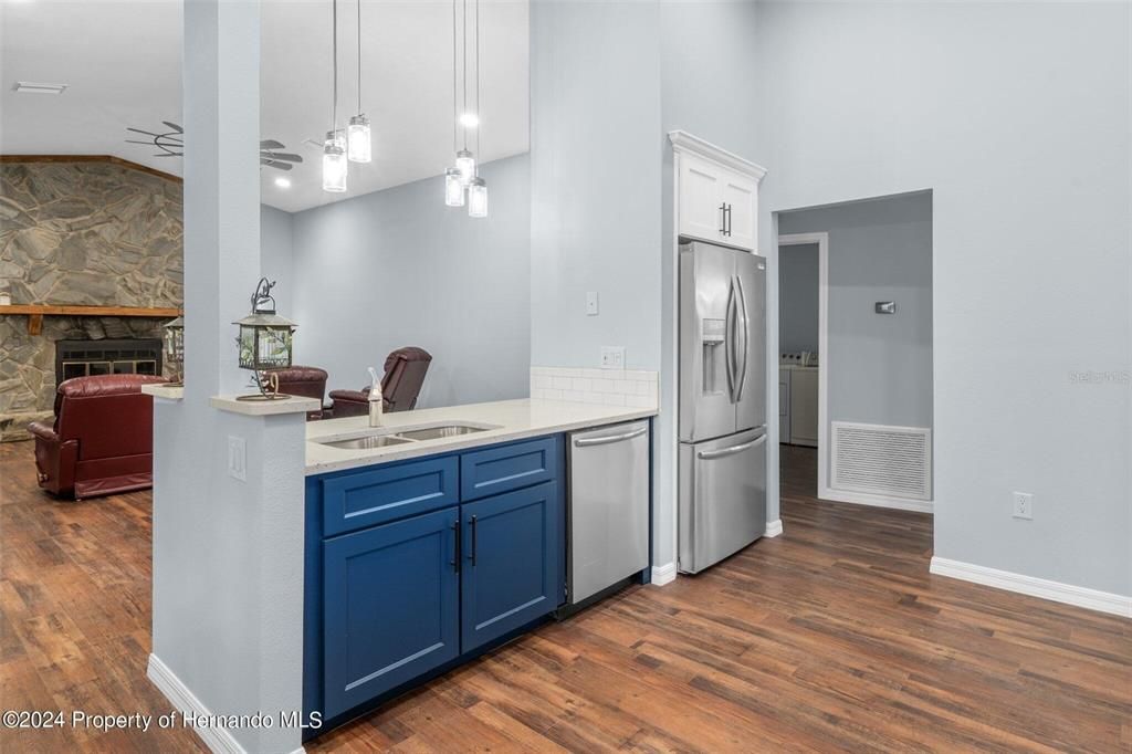 出租: $2,500 (2 贝兹, 2 浴室, 2460 平方英尺)