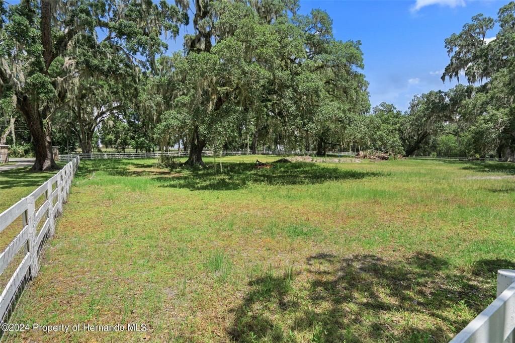 出租: $2,500 (2 贝兹, 2 浴室, 2460 平方英尺)