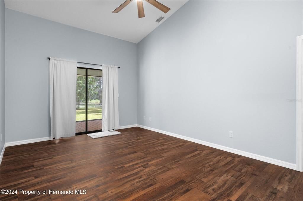 出租: $2,500 (2 贝兹, 2 浴室, 2460 平方英尺)