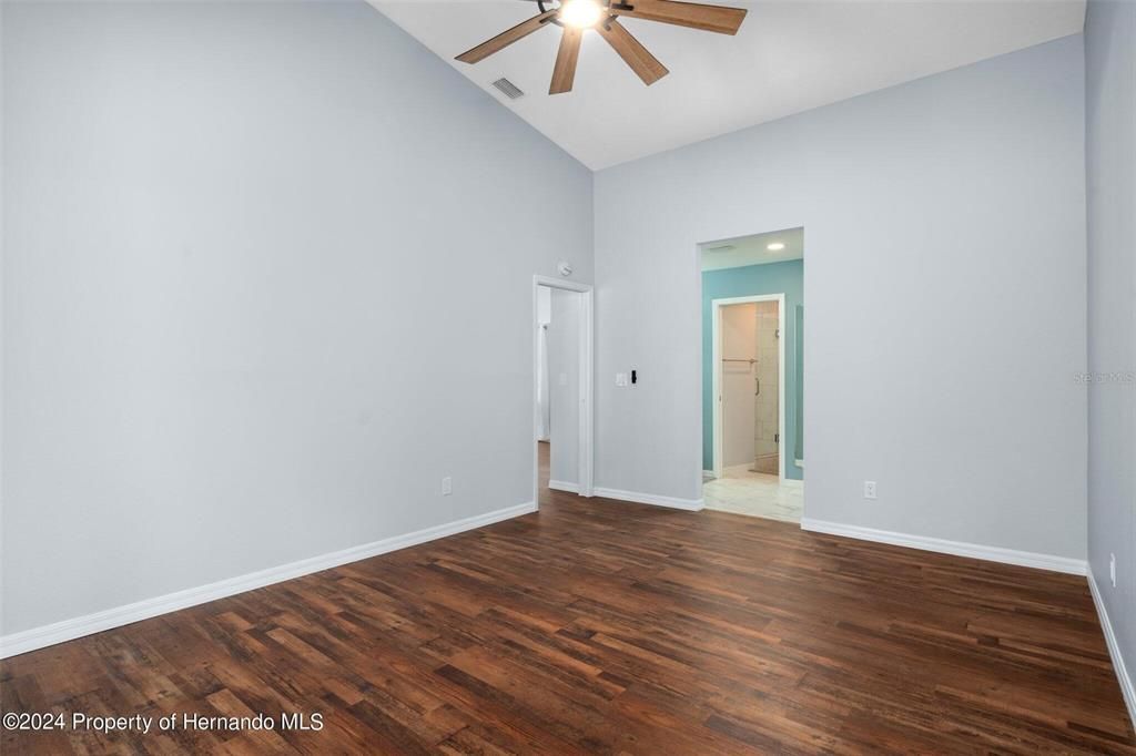 出租: $2,500 (2 贝兹, 2 浴室, 2460 平方英尺)