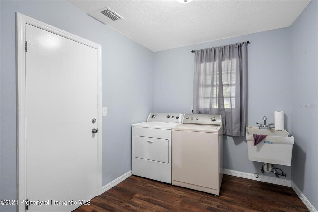 出租: $2,500 (2 贝兹, 2 浴室, 2460 平方英尺)