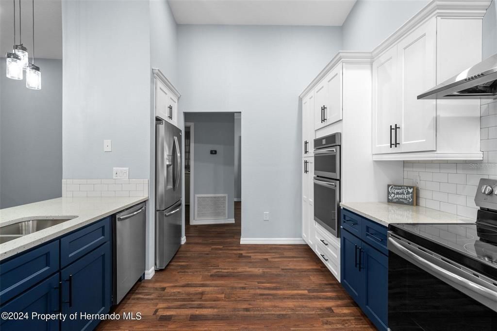 出租: $2,500 (2 贝兹, 2 浴室, 2460 平方英尺)