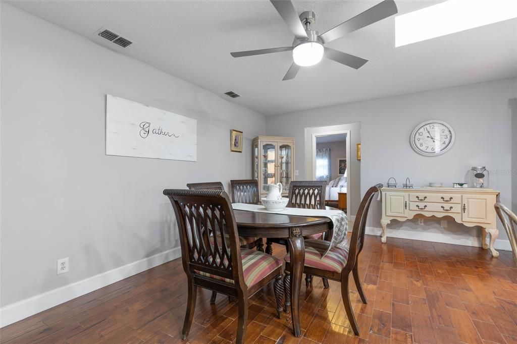 待售: $335,000 (3 贝兹, 2 浴室, 1754 平方英尺)