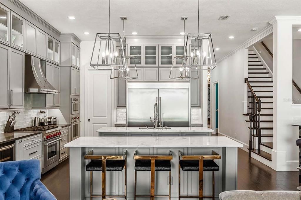 На продажу: $1,375,000 (6 спален, 5 ванн, 4260 Квадратных фут)