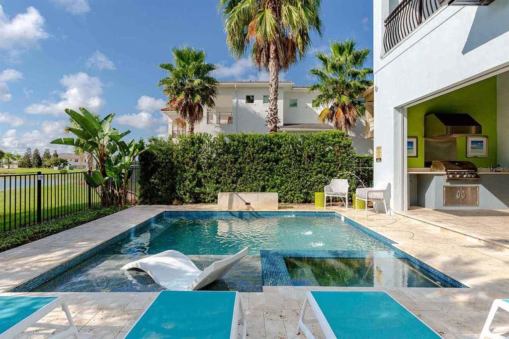 На продажу: $1,375,000 (6 спален, 5 ванн, 4260 Квадратных фут)