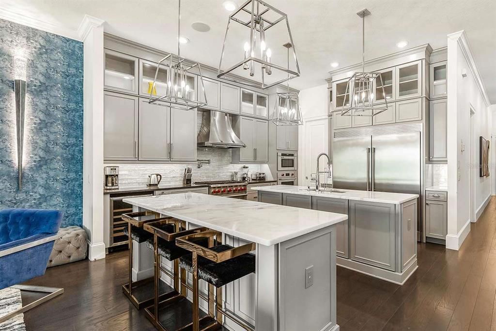 На продажу: $1,375,000 (6 спален, 5 ванн, 4260 Квадратных фут)