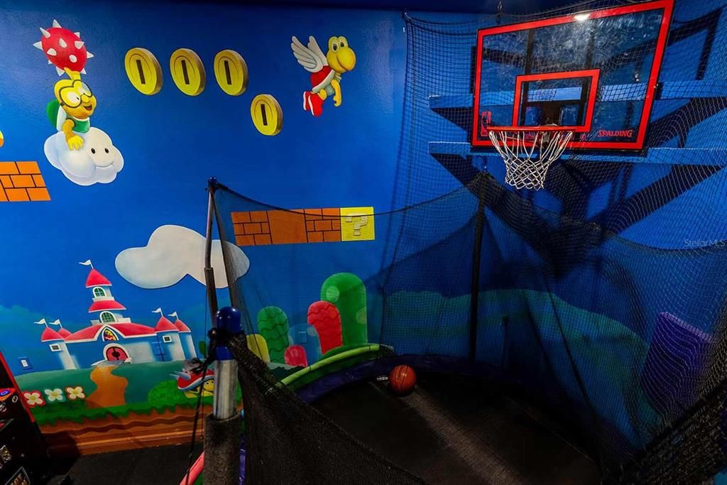 На продажу: $1,375,000 (6 спален, 5 ванн, 4260 Квадратных фут)