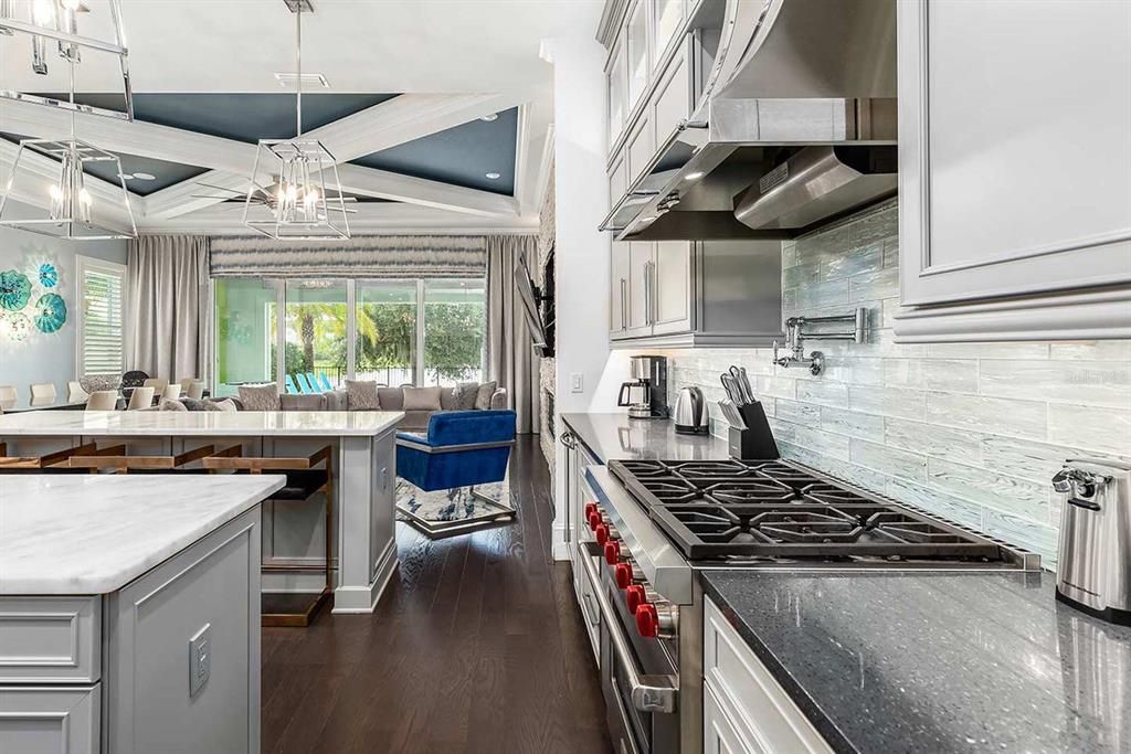 На продажу: $1,375,000 (6 спален, 5 ванн, 4260 Квадратных фут)