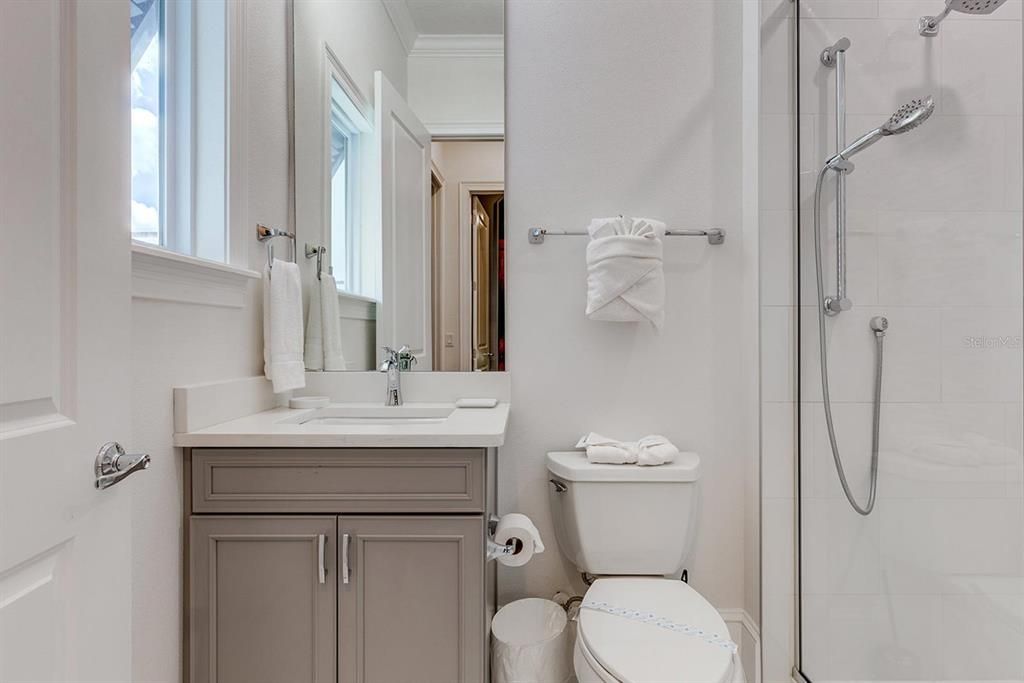 На продажу: $1,375,000 (6 спален, 5 ванн, 4260 Квадратных фут)