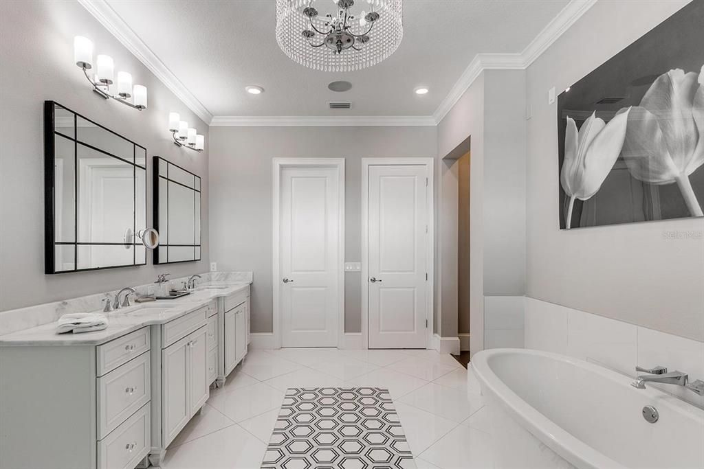 На продажу: $1,375,000 (6 спален, 5 ванн, 4260 Квадратных фут)