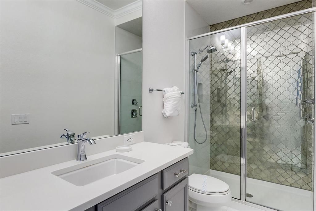 На продажу: $1,375,000 (6 спален, 5 ванн, 4260 Квадратных фут)