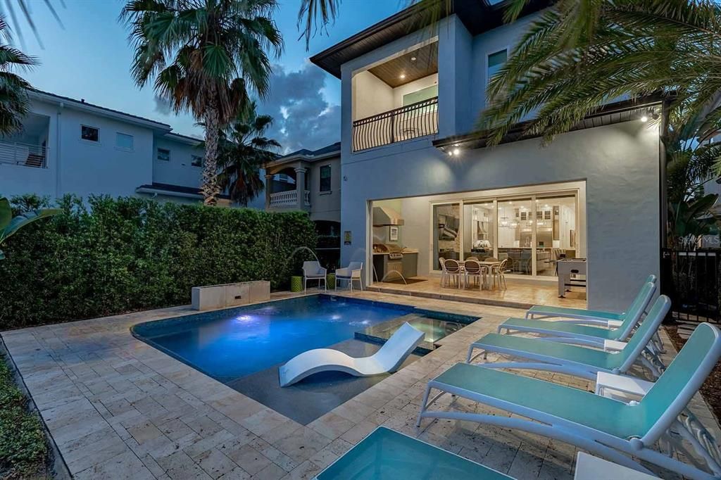 На продажу: $1,375,000 (6 спален, 5 ванн, 4260 Квадратных фут)