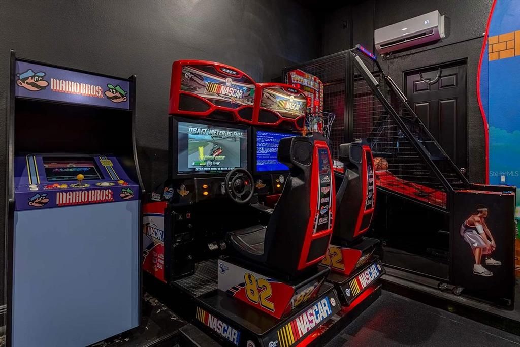 На продажу: $1,375,000 (6 спален, 5 ванн, 4260 Квадратных фут)