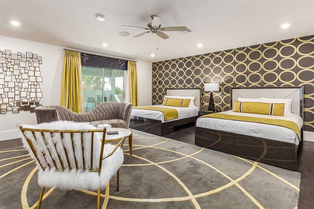 На продажу: $1,375,000 (6 спален, 5 ванн, 4260 Квадратных фут)