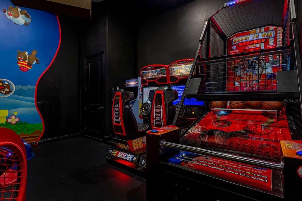 На продажу: $1,375,000 (6 спален, 5 ванн, 4260 Квадратных фут)