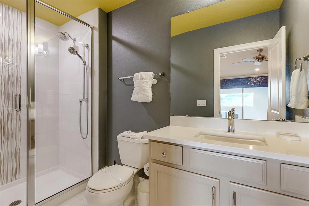 На продажу: $1,375,000 (6 спален, 5 ванн, 4260 Квадратных фут)