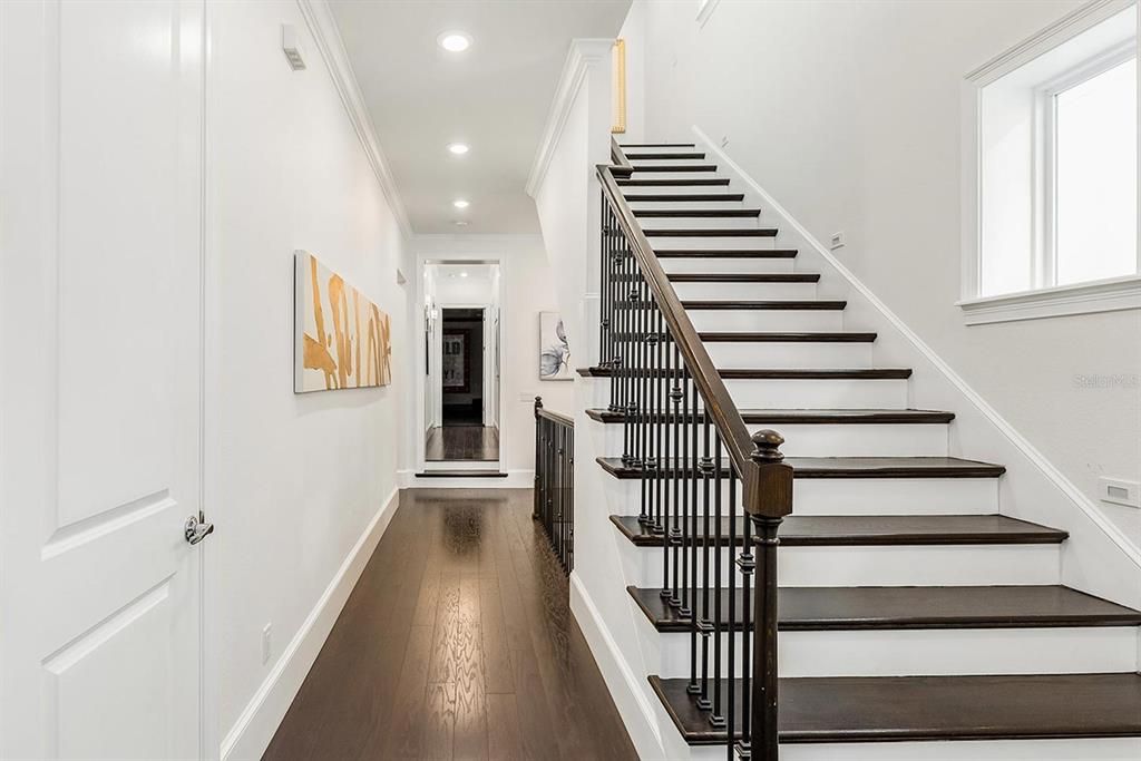 На продажу: $1,375,000 (6 спален, 5 ванн, 4260 Квадратных фут)