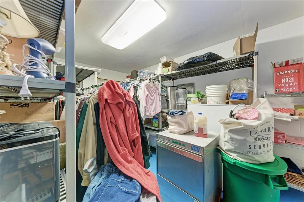 待售: $725,000 (6 贝兹, 0 浴室, 5132 平方英尺)