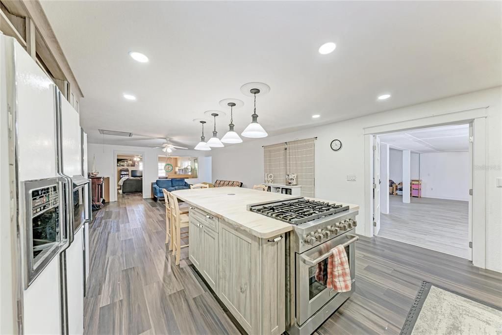 待售: $725,000 (6 贝兹, 0 浴室, 5132 平方英尺)