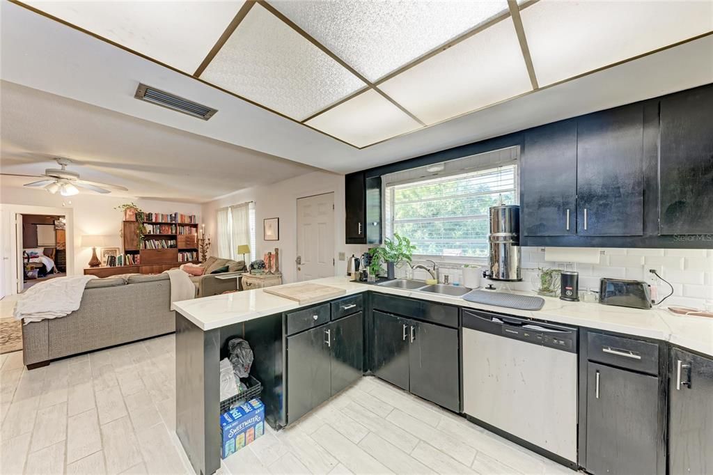 待售: $725,000 (6 贝兹, 0 浴室, 5132 平方英尺)