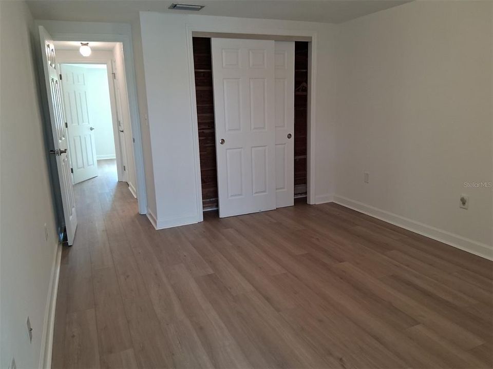 待售: $114,900 (2 贝兹, 1 浴室, 975 平方英尺)