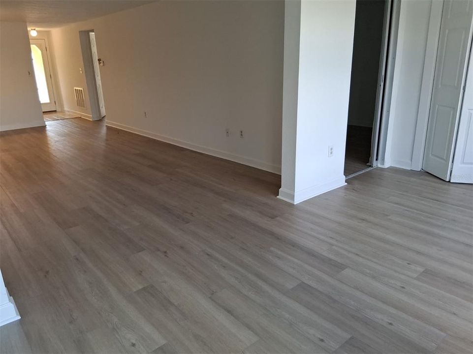 待售: $114,900 (2 贝兹, 1 浴室, 975 平方英尺)