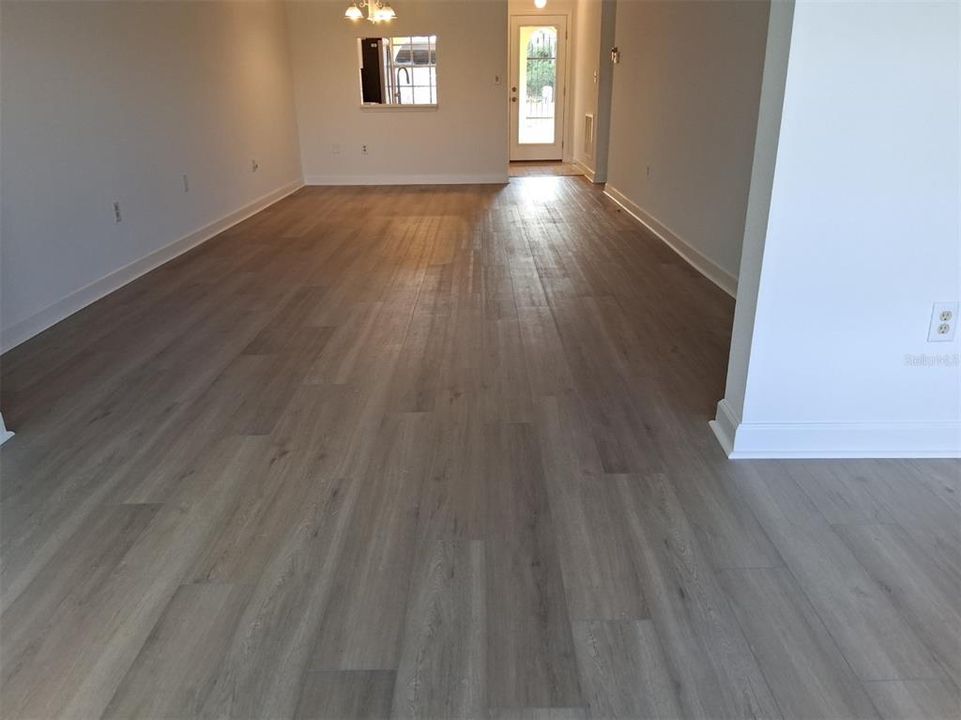 待售: $114,900 (2 贝兹, 1 浴室, 975 平方英尺)