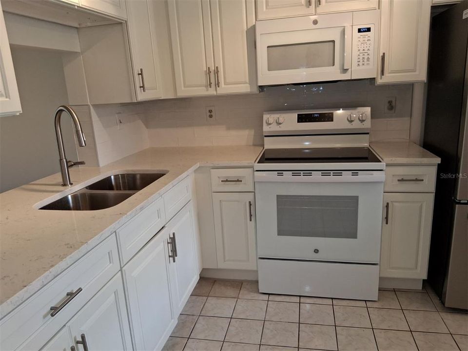 待售: $114,900 (2 贝兹, 1 浴室, 975 平方英尺)