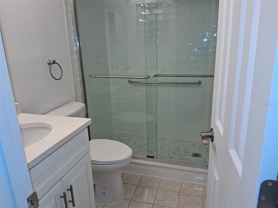 待售: $114,900 (2 贝兹, 1 浴室, 975 平方英尺)