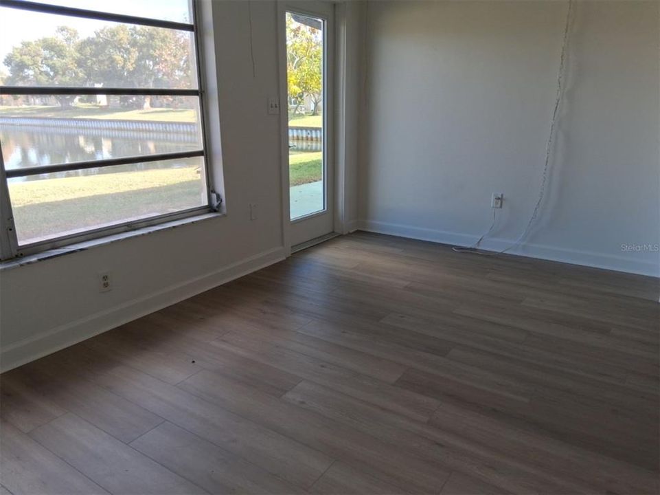 待售: $114,900 (2 贝兹, 1 浴室, 975 平方英尺)