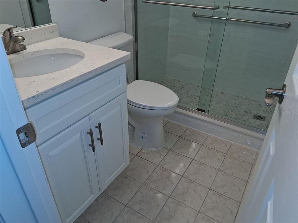 待售: $114,900 (2 贝兹, 1 浴室, 975 平方英尺)