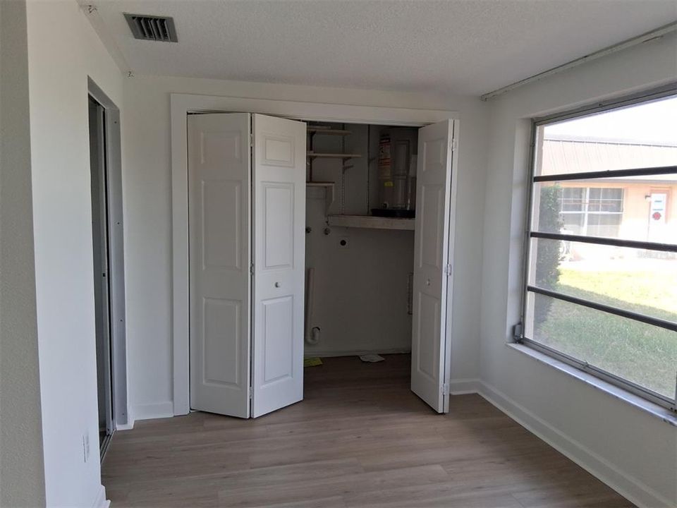 待售: $114,900 (2 贝兹, 1 浴室, 975 平方英尺)