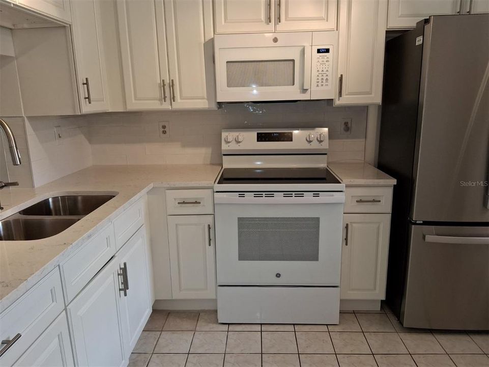 待售: $114,900 (2 贝兹, 1 浴室, 975 平方英尺)