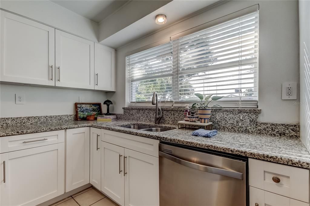 待售: $479,900 (3 贝兹, 2 浴室, 1556 平方英尺)