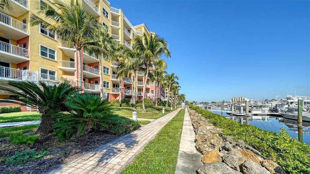 For Sale: $485,000 (2 beds, 2 baths, 1758 Square Feet)